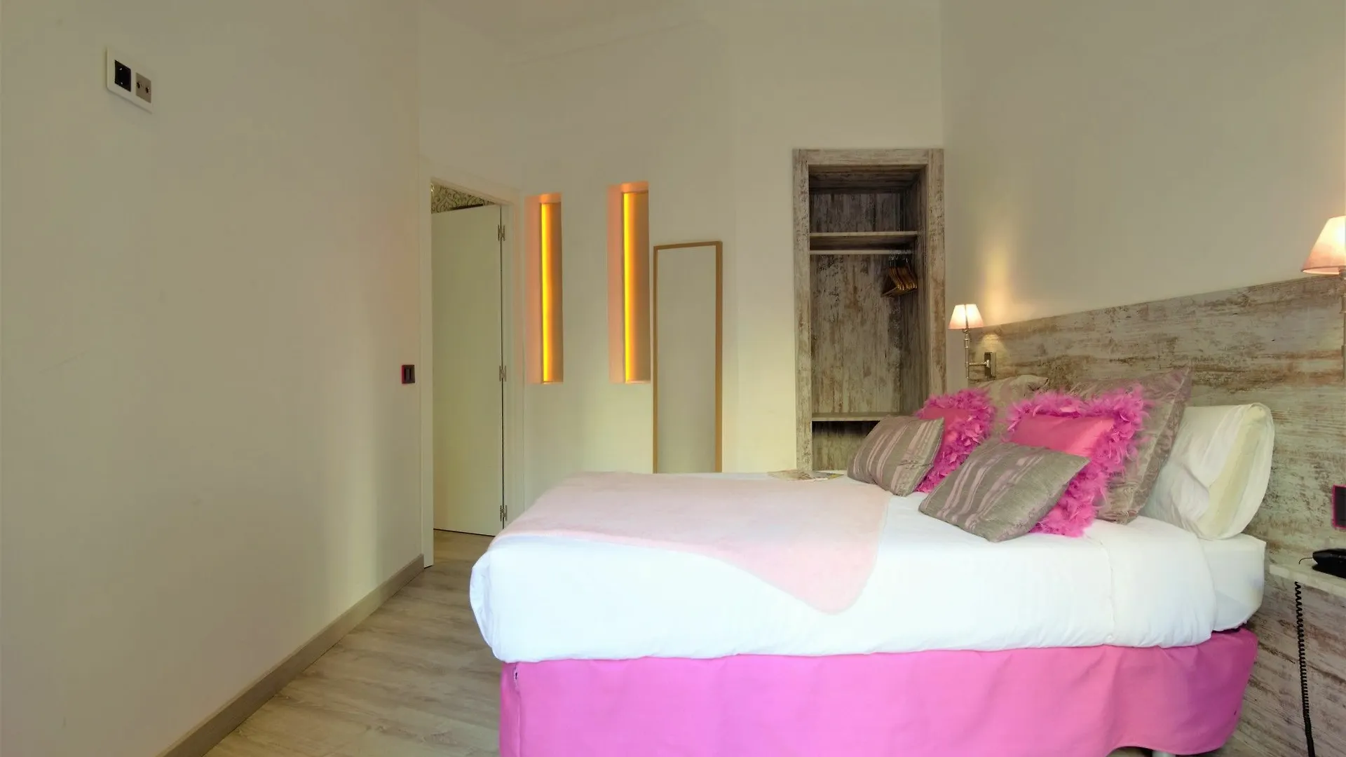 *** Hotel Dreamkeys Apartments & Suites Barcelona Spain